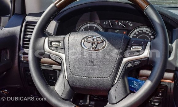اشتري Imported Toyota Land Cruiser أبيض سيارة في Import - Dubai في الصومال اشتري Imported Toyota Land Cruiser أبيض سيارة في Import - Dubai في الصومال