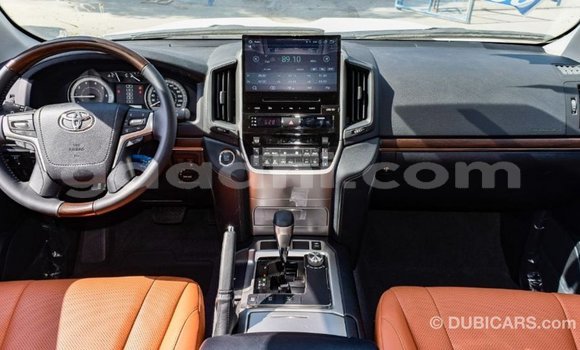 اشتري Imported Toyota Land Cruiser أبيض سيارة في Import - Dubai في الصومال اشتري Imported Toyota Land Cruiser أبيض سيارة في Import - Dubai في الصومال