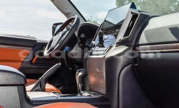 اشتري Imported Toyota Land Cruiser أبيض سيارة في Import - Dubai في الصومال اشتري Imported Toyota Land Cruiser أبيض سيارة في Import - Dubai في الصومال