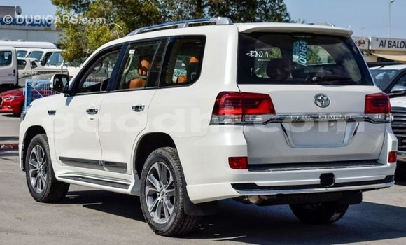 اشتري Imported Toyota Land Cruiser أبيض سيارة في Import - Dubai في الصومال اشتري Imported Toyota Land Cruiser أبيض سيارة في Import - Dubai في الصومال