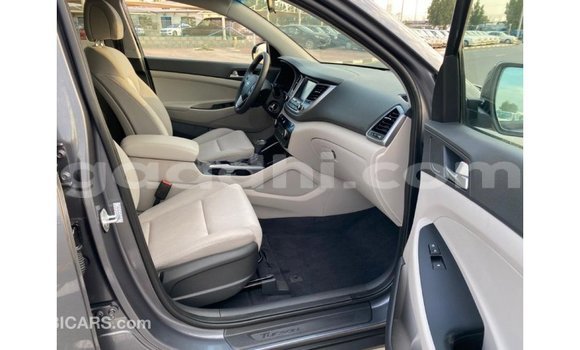 اشتري Imported Hyundai Tucson أبيض سيارة في Import - Dubai في الصومال اشتري Imported Hyundai Tucson أبيض سيارة في Import - Dubai في الصومال