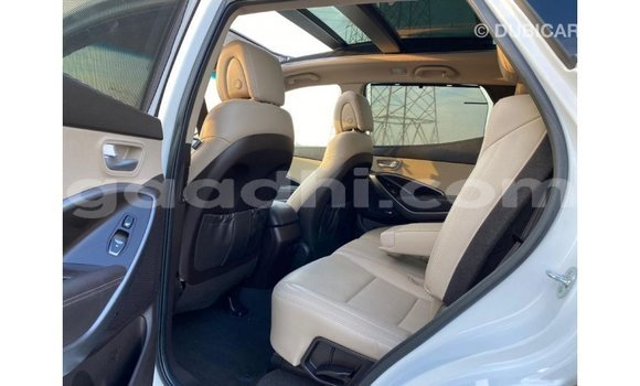 اشتري Imported Hyundai Santa Fe أبيض سيارة في Import - Dubai في الصومال اشتري Imported Hyundai Santa Fe أبيض سيارة في Import - Dubai في الصومال