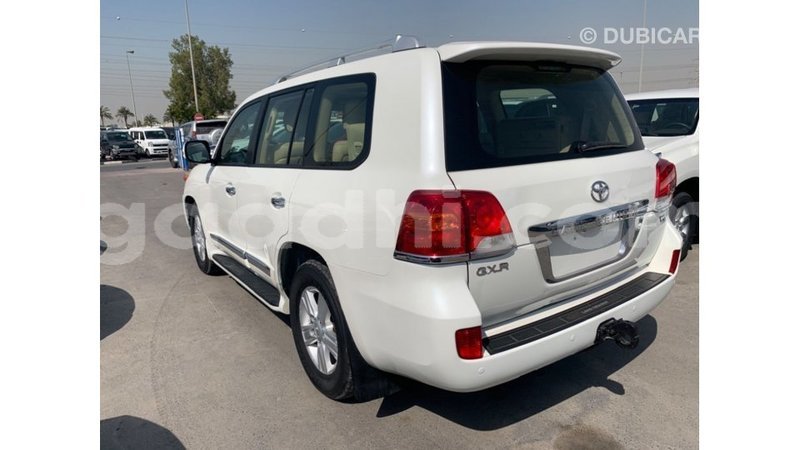 Big with watermark toyota land cruiser somalia import dubai 3459