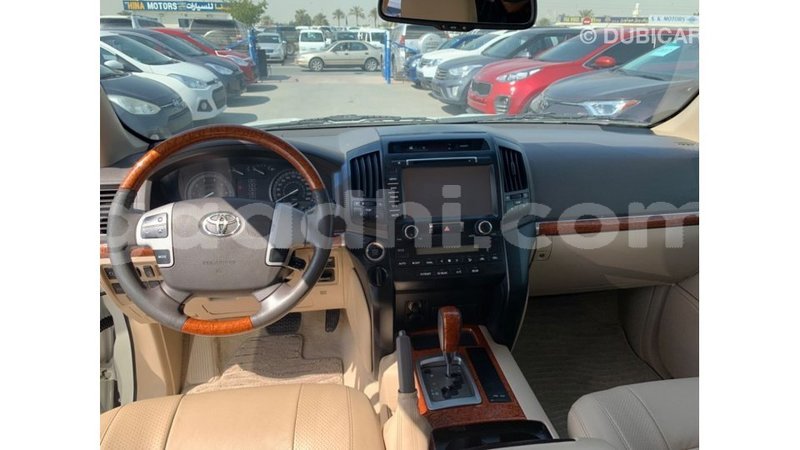 Big with watermark toyota land cruiser somalia import dubai 3459