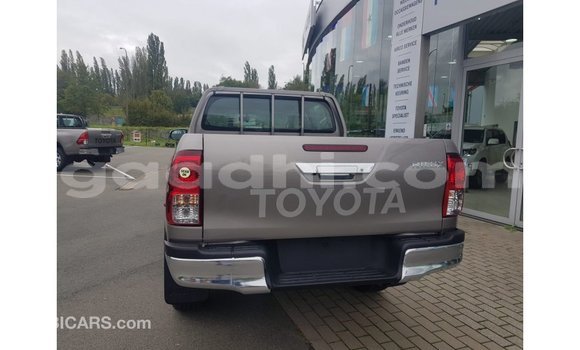 Imported Toyota Hilux Other Makiinaa iti Import - Dubai keessatti Somalia keessatti Imported Toyota Hilux Other Makiinaa iti Import - Dubai keessatti Somalia keessatti