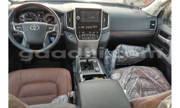 اشتري Imported Toyota Land Cruiser أبيض سيارة في Import - Dubai في الصومال اشتري Imported Toyota Land Cruiser أبيض سيارة في Import - Dubai في الصومال