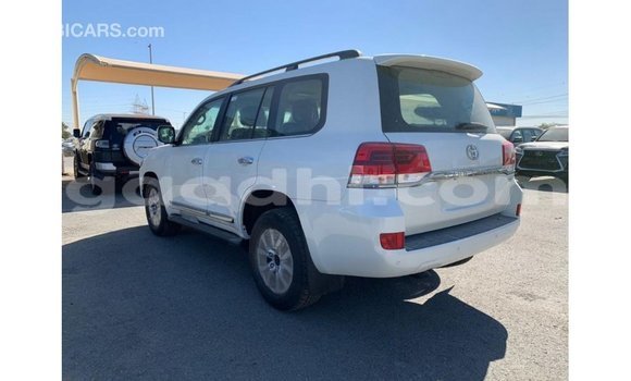 اشتري Imported Toyota Land Cruiser أبيض سيارة في Import - Dubai في الصومال اشتري Imported Toyota Land Cruiser أبيض سيارة في Import - Dubai في الصومال