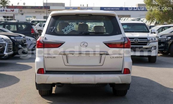 Imported Lexus LX White Makiinaa iti Import - Dubai keessatti Somalia keessatti Imported Lexus LX White Makiinaa iti Import - Dubai keessatti Somalia keessatti