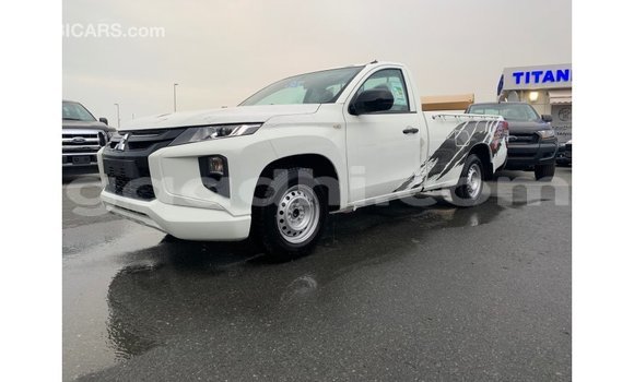 Imported Mitsubishi L200 White Makiinaa iti Import - Dubai keessatti Somalia keessatti Imported Mitsubishi L200 White Makiinaa iti Import - Dubai keessatti Somalia keessatti