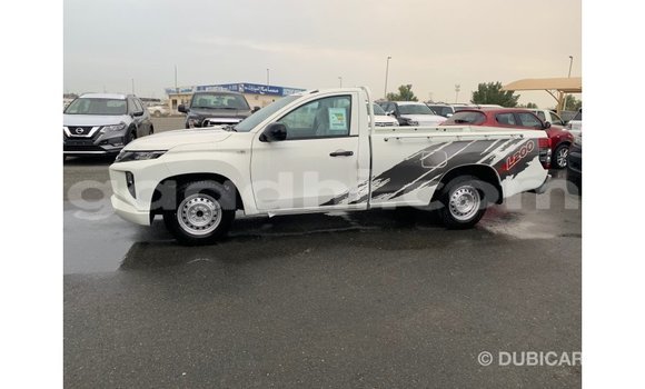 Imported Mitsubishi L200 White Makiinaa iti Import - Dubai keessatti Somalia keessatti Imported Mitsubishi L200 White Makiinaa iti Import - Dubai keessatti Somalia keessatti
