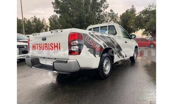 Imported Mitsubishi L200 White Makiinaa iti Import - Dubai keessatti Somalia keessatti Imported Mitsubishi L200 White Makiinaa iti Import - Dubai keessatti Somalia keessatti