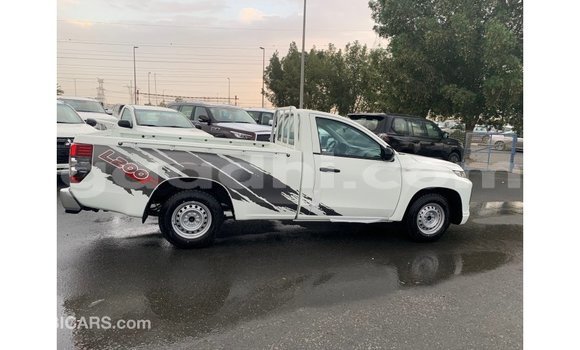 Imported Mitsubishi L200 White Makiinaa iti Import - Dubai keessatti Somalia keessatti Imported Mitsubishi L200 White Makiinaa iti Import - Dubai keessatti Somalia keessatti