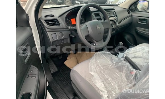 Imported Mitsubishi L200 White Makiinaa iti Import - Dubai keessatti Somalia keessatti Imported Mitsubishi L200 White Makiinaa iti Import - Dubai keessatti Somalia keessatti