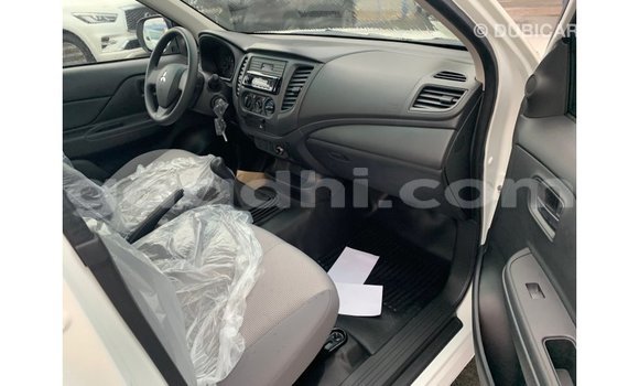 Imported Mitsubishi L200 White Makiinaa iti Import - Dubai keessatti Somalia keessatti Imported Mitsubishi L200 White Makiinaa iti Import - Dubai keessatti Somalia keessatti