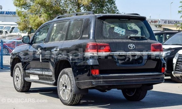 Imported Toyota Land Cruiser Black Makiinaa iti Import - Dubai keessatti Somalia keessatti Imported Toyota Land Cruiser Black Makiinaa iti Import - Dubai keessatti Somalia keessatti