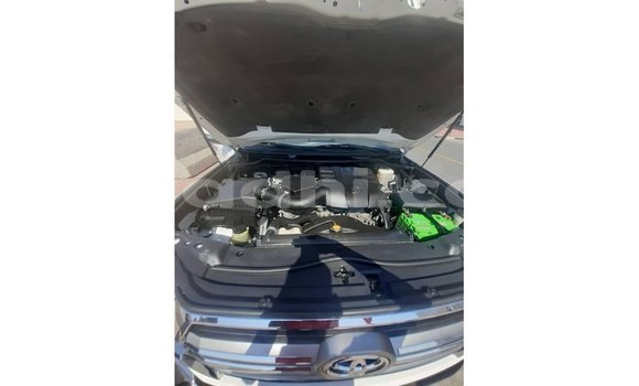 Imported Toyota Land Cruiser Black Makiinaa iti Import - Dubai keessatti Somalia keessatti Imported Toyota Land Cruiser Black Makiinaa iti Import - Dubai keessatti Somalia keessatti