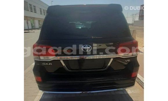 Imported Toyota Land Cruiser Black Makiinaa iti Import - Dubai keessatti Somalia keessatti Imported Toyota Land Cruiser Black Makiinaa iti Import - Dubai keessatti Somalia keessatti