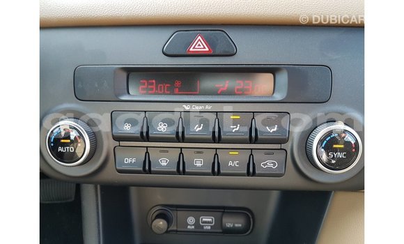 Acheter Import Voiture Kia Sportage Blanc à Import - Dubai, Somalie Acheter Import Voiture Kia Sportage Blanc à Import - Dubai, Somalie