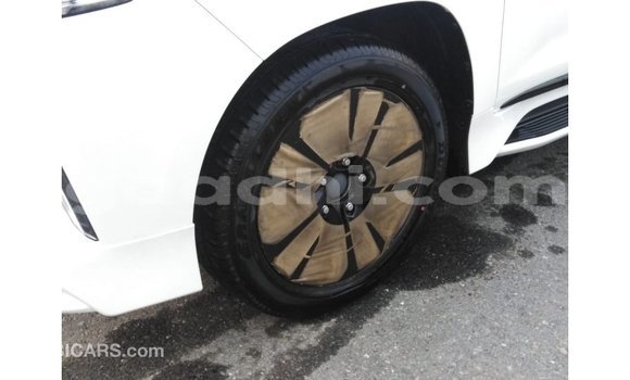 Acheter Import Voiture Lexus LX Blanc à Import - Dubai, Somalie Acheter Import Voiture Lexus LX Blanc à Import - Dubai, Somalie