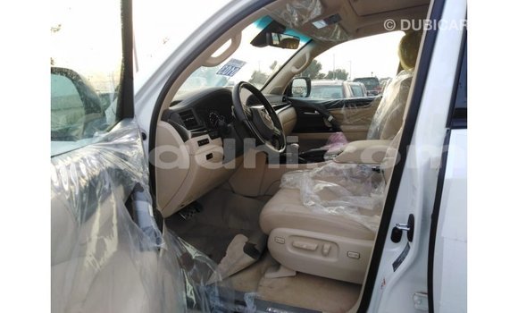 Acheter Import Voiture Lexus LX Blanc à Import - Dubai, Somalie Acheter Import Voiture Lexus LX Blanc à Import - Dubai, Somalie