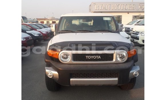 Imported Toyota FJ Cruiser Black Makiinaa iti Import - Dubai keessatti Somalia keessatti Imported Toyota FJ Cruiser Black Makiinaa iti Import - Dubai keessatti Somalia keessatti