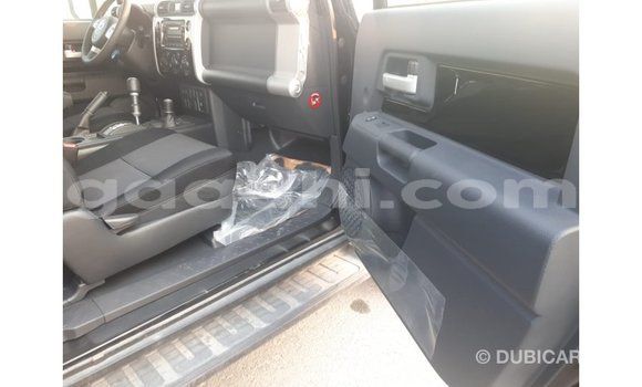 Imported Toyota FJ Cruiser Black Makiinaa iti Import - Dubai keessatti Somalia keessatti Imported Toyota FJ Cruiser Black Makiinaa iti Import - Dubai keessatti Somalia keessatti