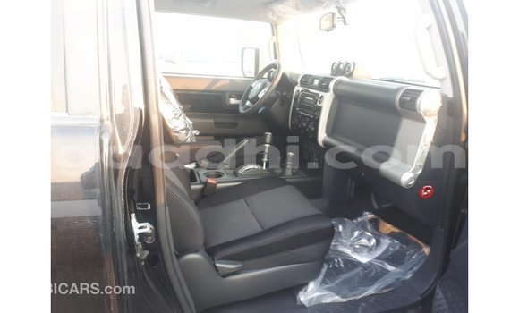 Imported Toyota FJ Cruiser Black Makiinaa iti Import - Dubai keessatti Somalia keessatti Imported Toyota FJ Cruiser Black Makiinaa iti Import - Dubai keessatti Somalia keessatti