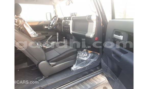 Imported Toyota FJ Cruiser Black Makiinaa iti Import - Dubai keessatti Somalia keessatti Imported Toyota FJ Cruiser Black Makiinaa iti Import - Dubai keessatti Somalia keessatti