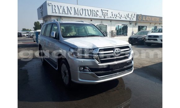اشتري Imported Toyota Land Cruiser آخر سيارة في Import - Dubai في الصومال اشتري Imported Toyota Land Cruiser آخر سيارة في Import - Dubai في الصومال