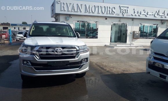 اشتري Imported Toyota Land Cruiser آخر سيارة في Import - Dubai في الصومال اشتري Imported Toyota Land Cruiser آخر سيارة في Import - Dubai في الصومال