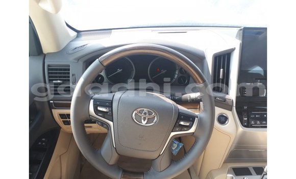 اشتري Imported Toyota Land Cruiser آخر سيارة في Import - Dubai في الصومال اشتري Imported Toyota Land Cruiser آخر سيارة في Import - Dubai في الصومال