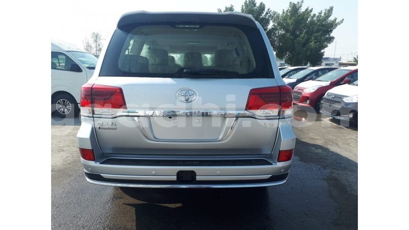 Big with watermark toyota land cruiser somalia import dubai 3518