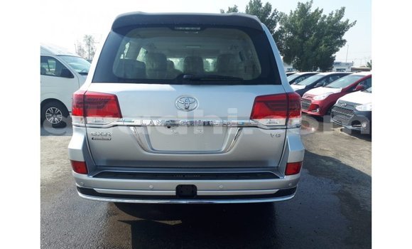 اشتري Imported Toyota Land Cruiser آخر سيارة في Import - Dubai في الصومال اشتري Imported Toyota Land Cruiser آخر سيارة في Import - Dubai في الصومال