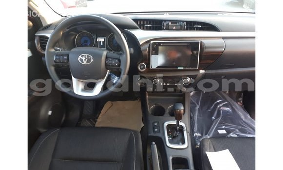 Acheter Import Voiture Toyota Hilux Rouge à Import - Dubai, Somalie Acheter Import Voiture Toyota Hilux Rouge à Import - Dubai, Somalie