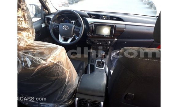 Acheter Import Voiture Toyota Hilux Rouge à Import - Dubai, Somalie Acheter Import Voiture Toyota Hilux Rouge à Import - Dubai, Somalie