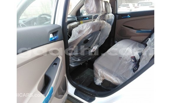 Buy Import Hyundai Tucson White Car in Import - Dubai in Somalia Buy Import Hyundai Tucson White Car in Import - Dubai in Somalia