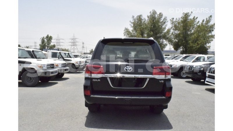 Big with watermark toyota land cruiser somalia import dubai 3537