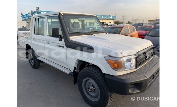 Imported Toyota Land Cruiser White Makiinaa iti Import - Dubai keessatti Somalia keessatti Imported Toyota Land Cruiser White Makiinaa iti Import - Dubai keessatti Somalia keessatti