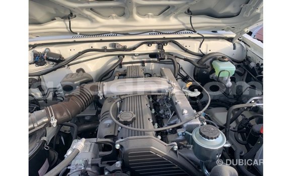Imported Toyota Land Cruiser White Makiinaa iti Import - Dubai keessatti Somalia keessatti Imported Toyota Land Cruiser White Makiinaa iti Import - Dubai keessatti Somalia keessatti