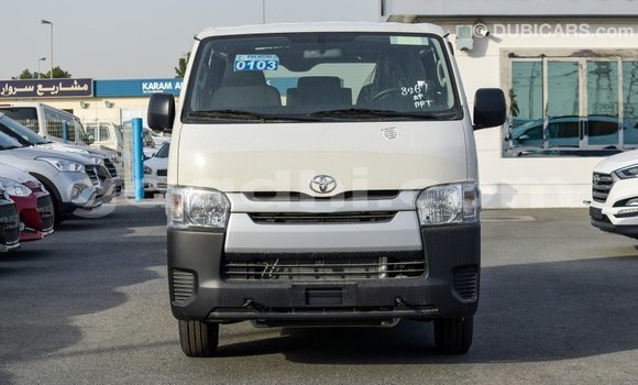 Acheter Import Voiture Toyota Hiace Blanc à Import - Dubai, Somalie Acheter Import Voiture Toyota Hiace Blanc à Import - Dubai, Somalie
