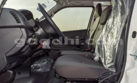 Acheter Import Voiture Toyota Hiace Blanc à Import - Dubai, Somalie Acheter Import Voiture Toyota Hiace Blanc à Import - Dubai, Somalie