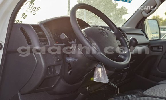 Acheter Import Voiture Toyota Hiace Blanc à Import - Dubai, Somalie Acheter Import Voiture Toyota Hiace Blanc à Import - Dubai, Somalie