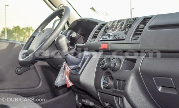Acheter Import Voiture Toyota Hiace Blanc à Import - Dubai, Somalie Acheter Import Voiture Toyota Hiace Blanc à Import - Dubai, Somalie