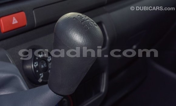 Acheter Import Voiture Toyota Hiace Blanc à Import - Dubai, Somalie Acheter Import Voiture Toyota Hiace Blanc à Import - Dubai, Somalie