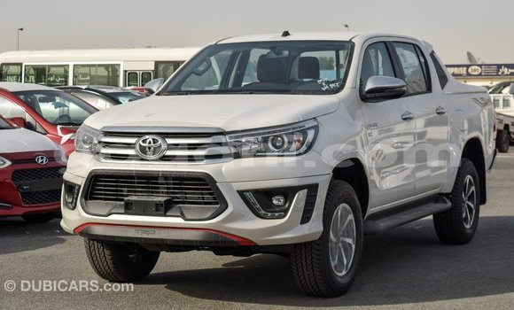 Imported Toyota Hilux White Makiinaa iti Import - Dubai keessatti Somalia keessatti Imported Toyota Hilux White Makiinaa iti Import - Dubai keessatti Somalia keessatti