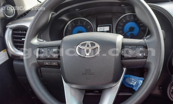 Imported Toyota Hilux White Makiinaa iti Import - Dubai keessatti Somalia keessatti Imported Toyota Hilux White Makiinaa iti Import - Dubai keessatti Somalia keessatti