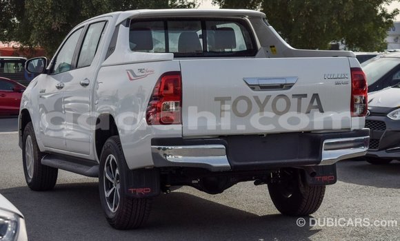 Imported Toyota Hilux White Makiinaa iti Import - Dubai keessatti Somalia keessatti Imported Toyota Hilux White Makiinaa iti Import - Dubai keessatti Somalia keessatti