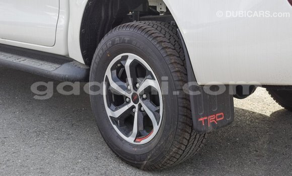 Imported Toyota Hilux White Makiinaa iti Import - Dubai keessatti Somalia keessatti Imported Toyota Hilux White Makiinaa iti Import - Dubai keessatti Somalia keessatti