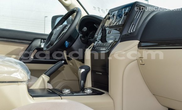 اشتري Imported Toyota Land Cruiser آخر سيارة في Import - Dubai في الصومال اشتري Imported Toyota Land Cruiser آخر سيارة في Import - Dubai في الصومال