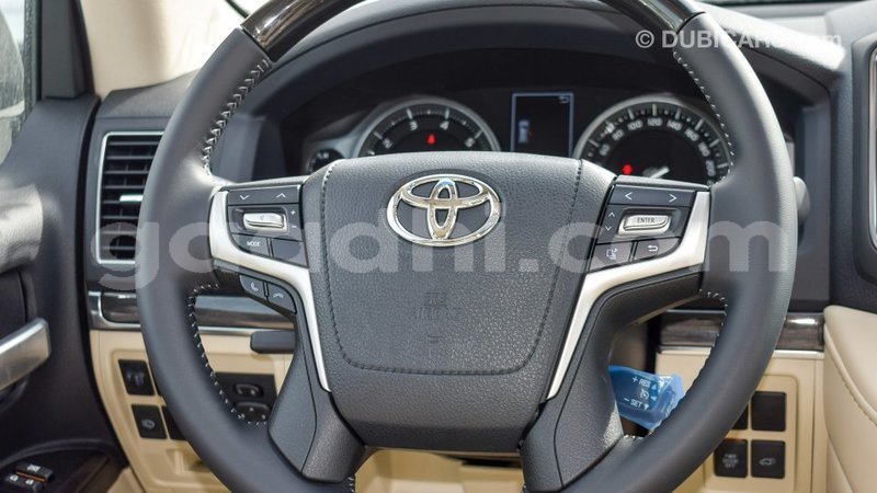 Big with watermark toyota land cruiser somalia import dubai 3554